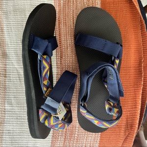 Fun new Teva sandals 10 men/12 women
